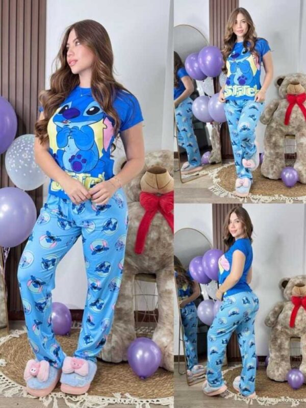 Pijama para mujer  con gran estampado de Stitch