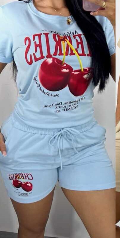 Conjunto deportivo short y camiseta para mujer estampado de cereza